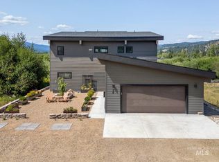 58 Wapiti Ct, Garden Valley, ID 83622