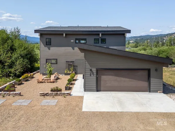58 Wapiti Ct, Garden Valley, ID 83622