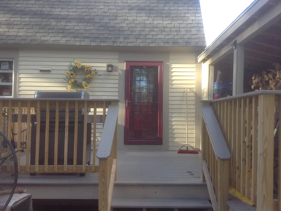 Owner side w wood shed