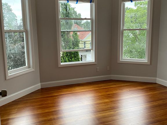 4th image of 13 Beckford St #2A