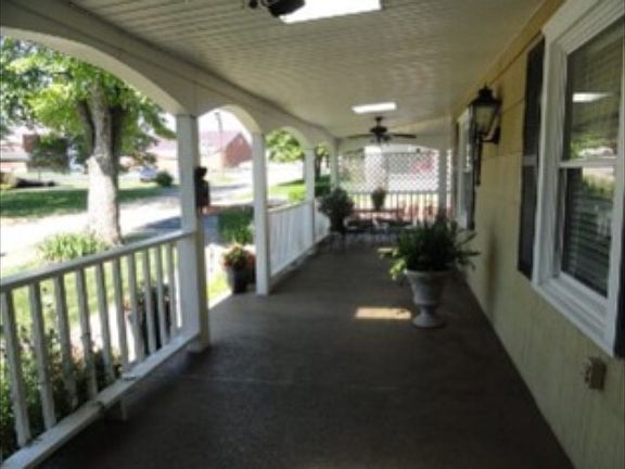 3rd image of 208 Woodlawn Ave