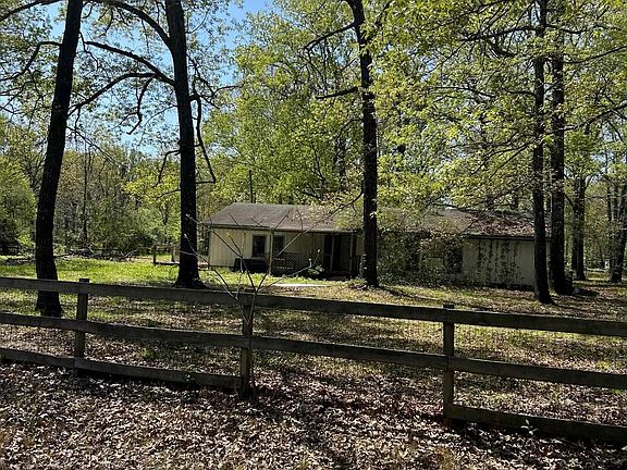 5th image of 70 Phillip Dr