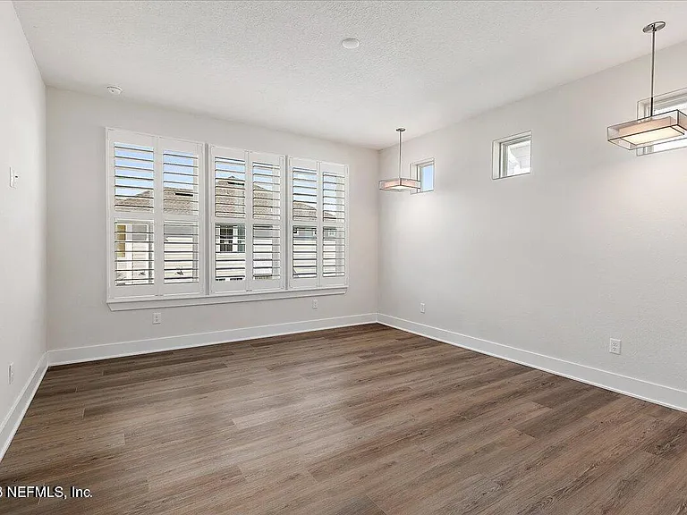 459 Crestview Dr — Photo 26
