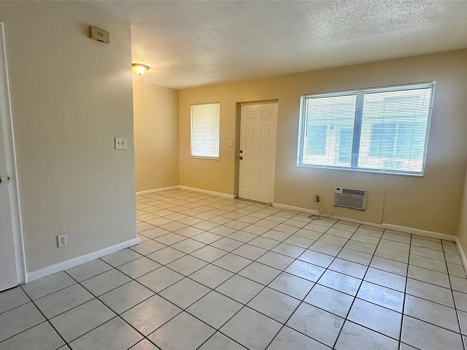 1 bed, 1.0 bath, 650 sqft, $1,350 — Photo 2