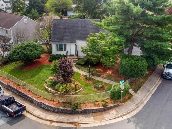 137 Holden Dr, Manassas Park, VA 20111