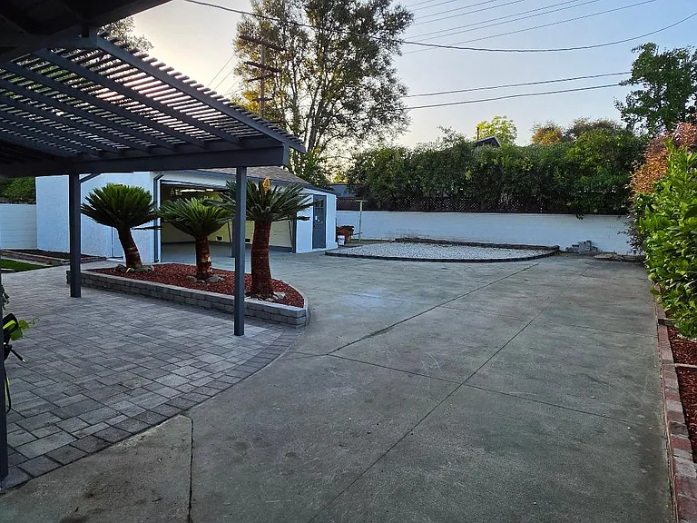 935 Arwin St — Photo 18