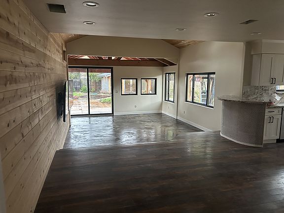 5th image of 4021 Esperanza Dr