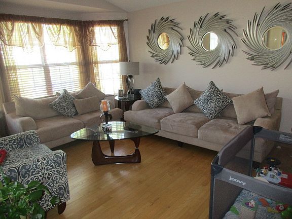 4th image of 929 Four Seasons Blvd