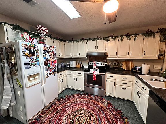 4th image of 2003 Chevy Pl