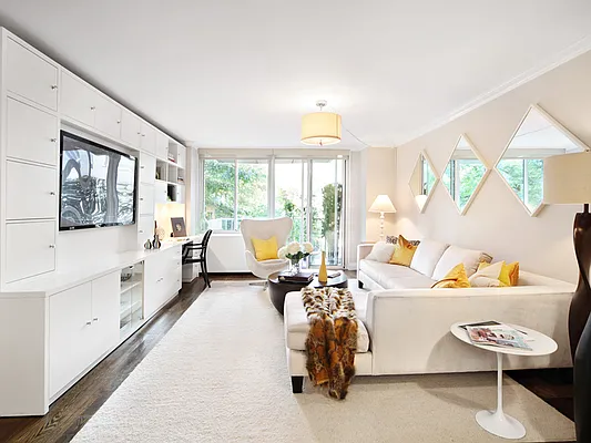 Sold by Sotheby's International Realty | media 1