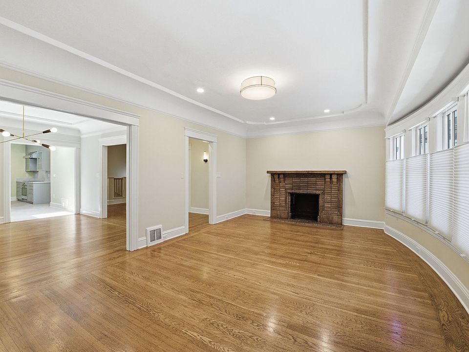 1st image of 1141 Bay St