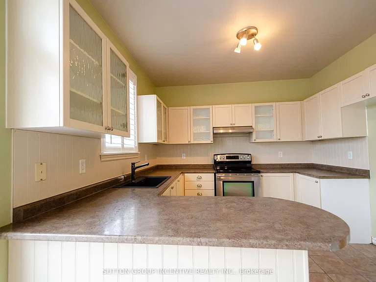 38 Harwood Dr #UPPER — Photo 12