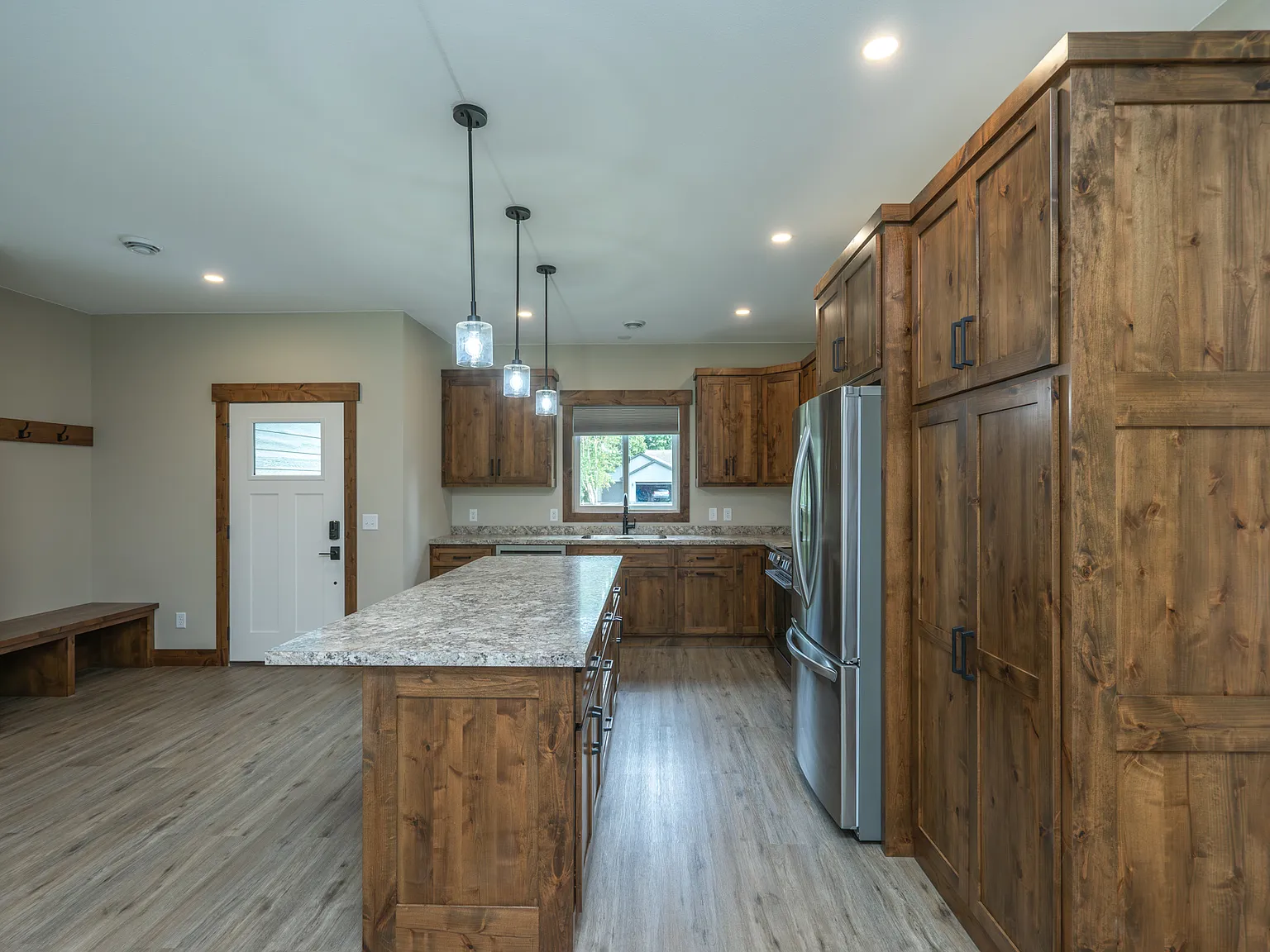 3 bed, 1600 sqft, $2,899 — Photo 3