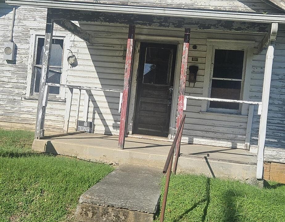 1st image of 421 S Market St