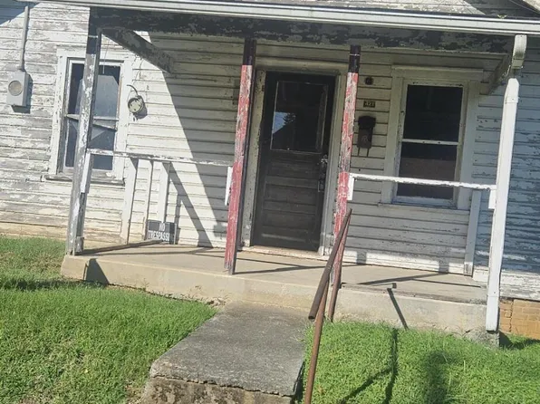 421 S Market St, Salem, VA 24153