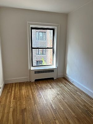 4th image of 42 W 56th St #4B