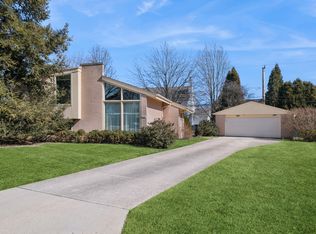 1041 Arbor Ln, Glenview, IL 60025