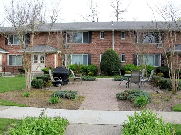 101 Edmunton Drive #G2, Babylon, NY 11703