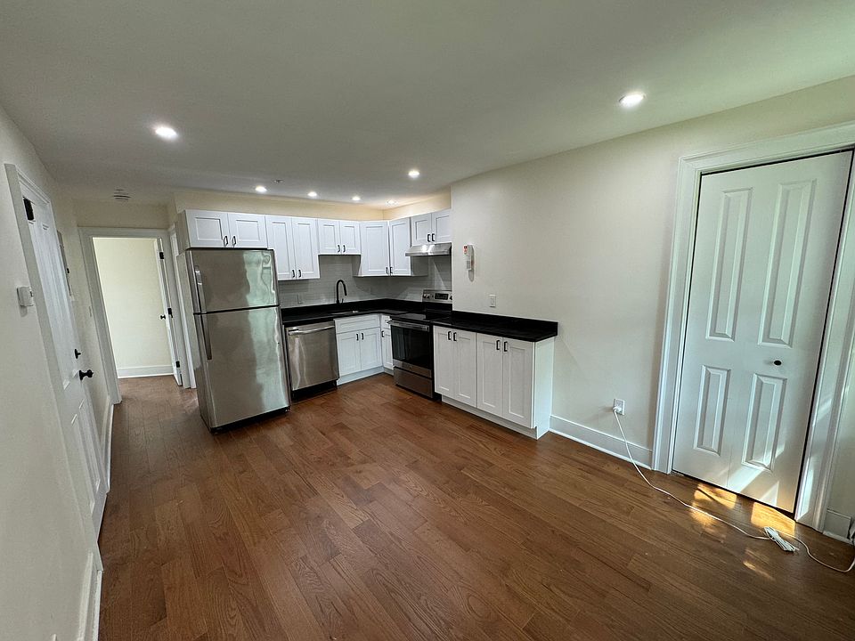 1st image of 52 Chambers St #3