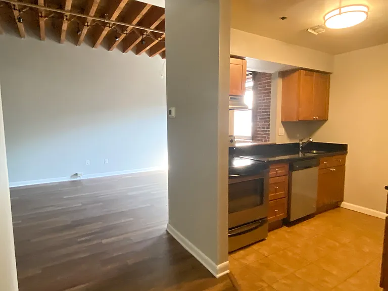 225 Arch St — Photo 18