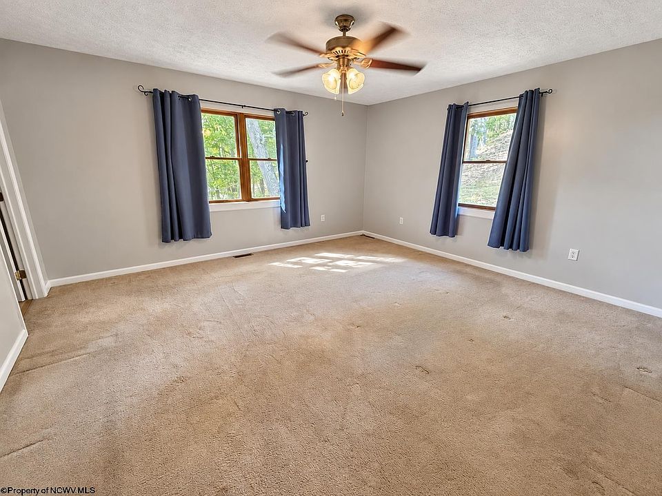 31st image of 13 Silver Maple Ln