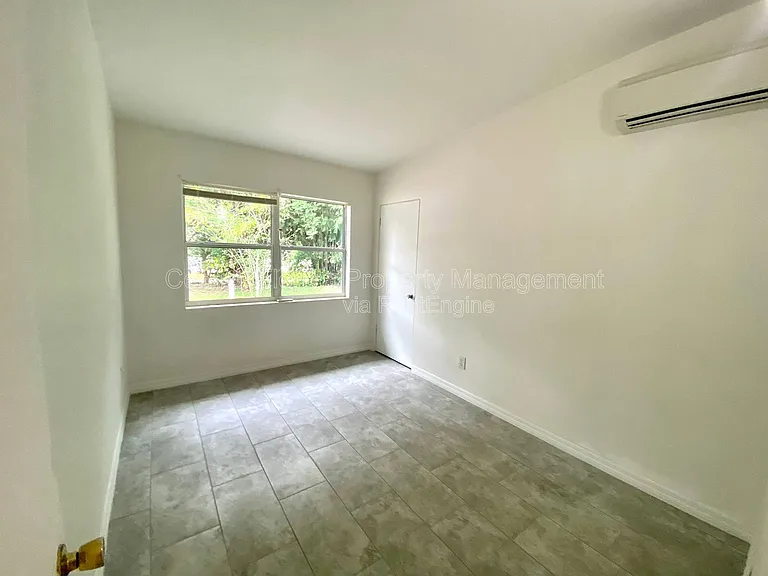 4030 Corrine Dr — Photo 8