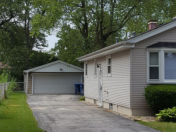 3rd image of 16356 Evans Ave