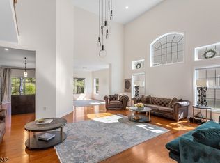 24 Bluffs Ct, Hamburg Boro, NJ 07419