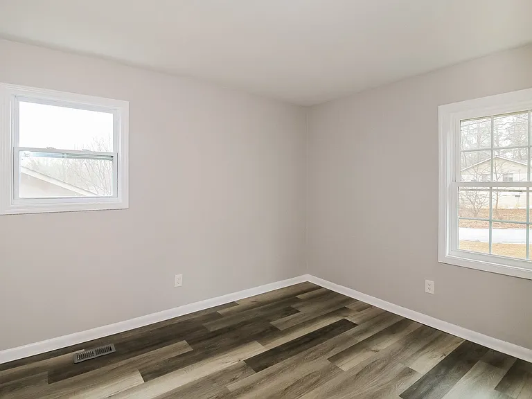 599687_024_main_bedroom_13526935.jpg