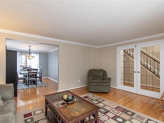 5th image of 3254 Pineview Dr