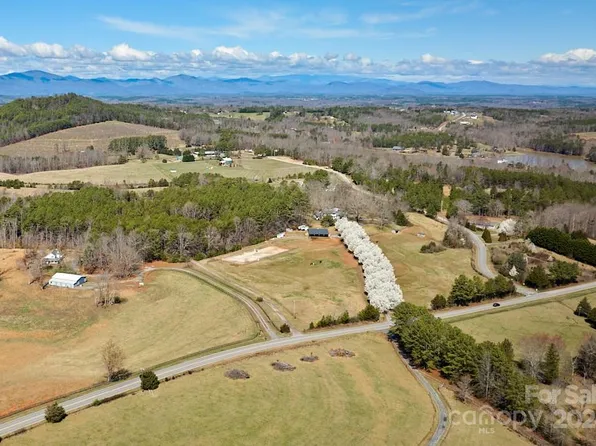 1106 Landrum Rd, Columbus, NC 28722