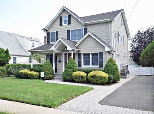 160 Gerard Ave, New Hyde Park, NY 11040