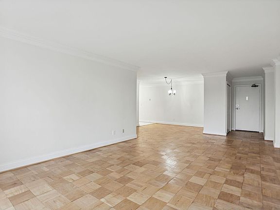 5th image of 4977 Battery Ln APT 411
