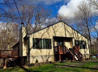 110 Indian Run Rd, Milford Borough, PA 18337