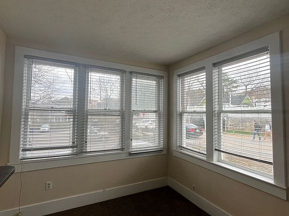 4th image of 1366 College St #B