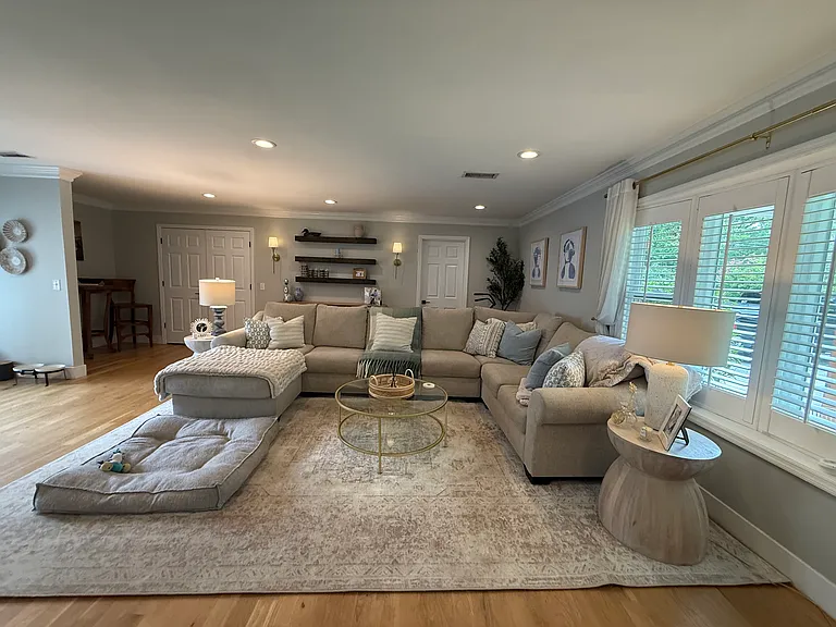 1003 Bradford Ave — Photo 4