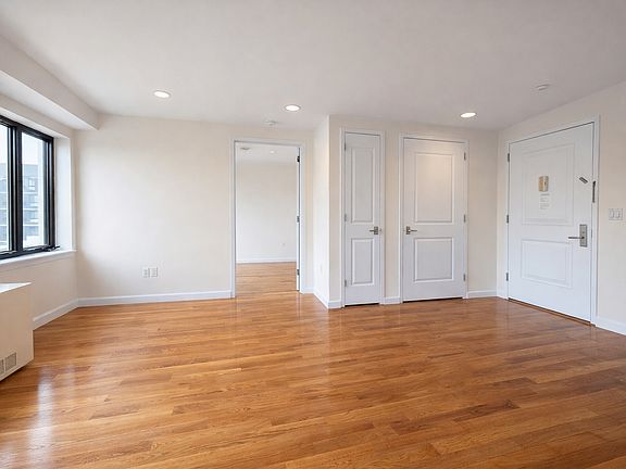 2nd image of 3110 23rd St APT 5I
