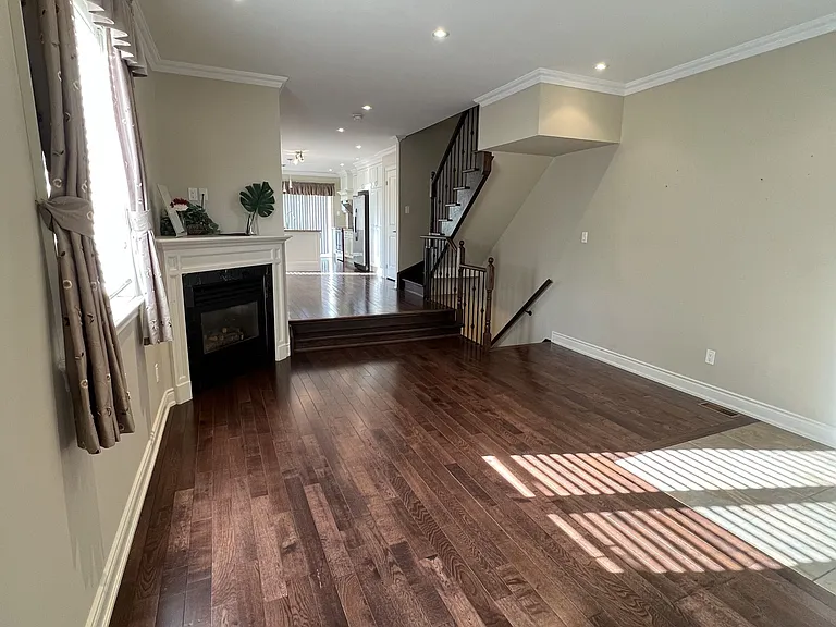 216B Finch Ave W — Photo 9