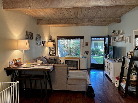 living room with view to main entrance