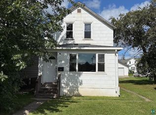 215 6th St S, Virginia, MN 55792