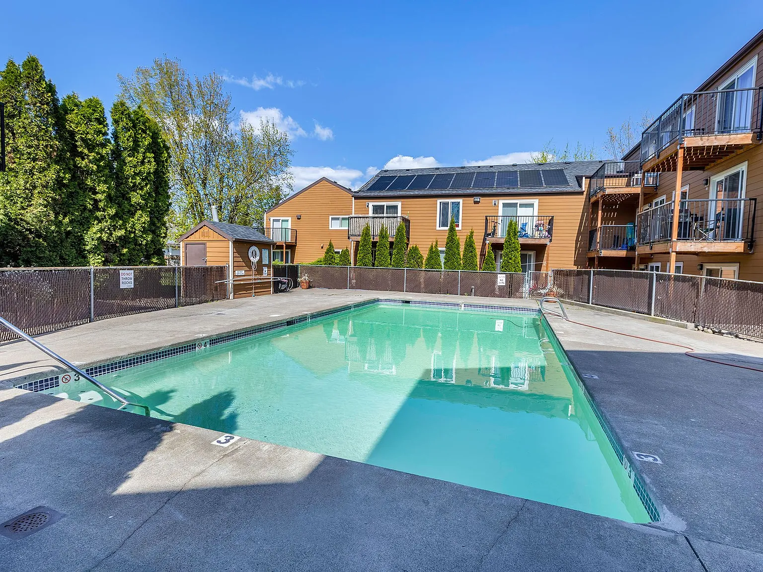 Executive 1801 — Photo 1