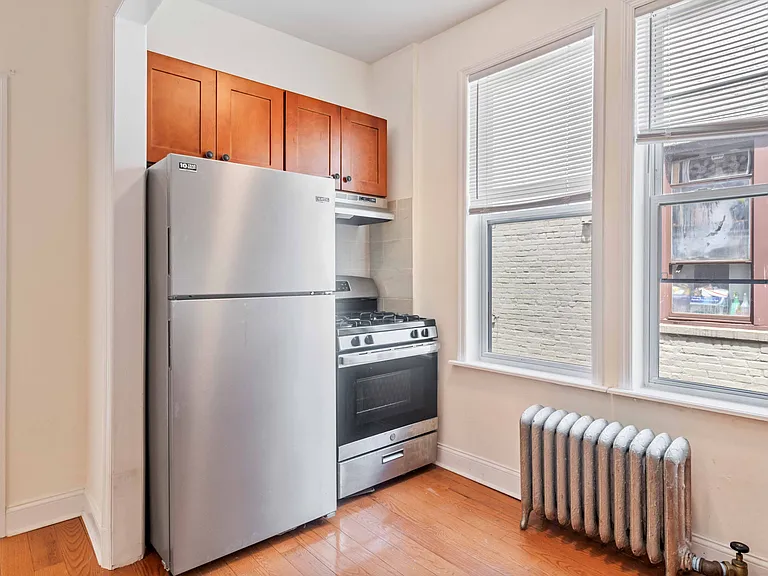 23-54 31st St #2G — Photo 2