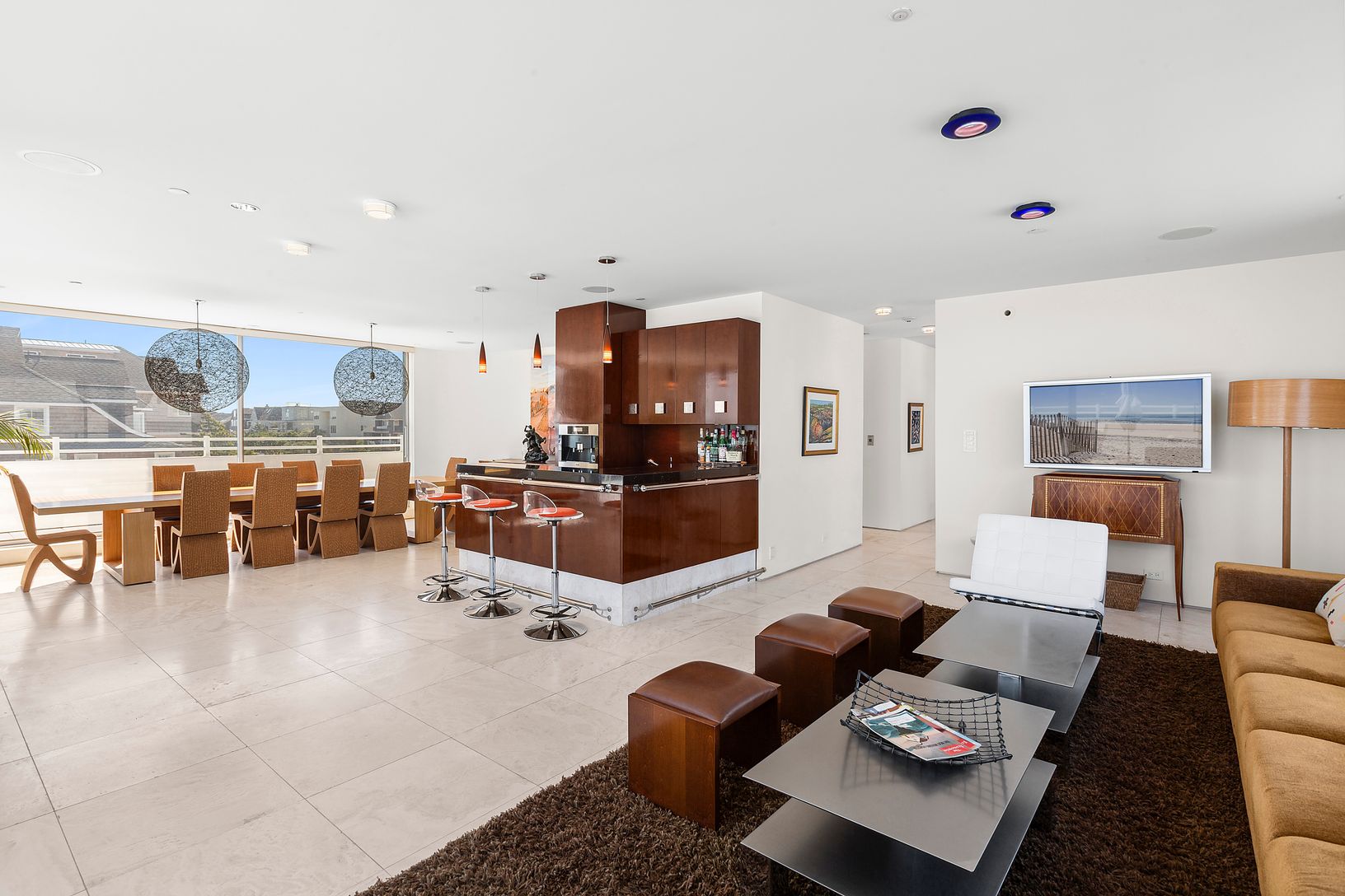 BAY VIEW LIVING/DINING/BAR