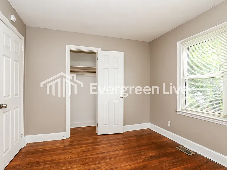 1113 Cedrow Dr — Photo 12