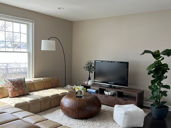 2nd image of 90 Walworth St