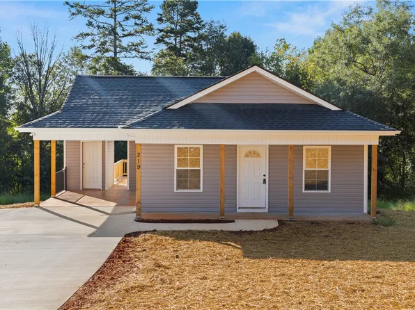 219 Skyland Dr, Westminster, SC 29693