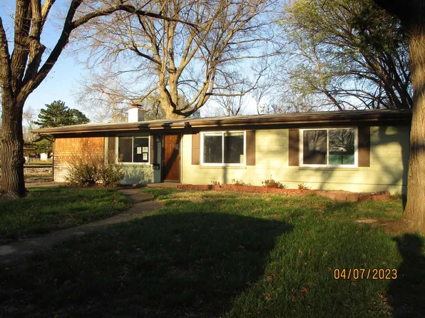 1606 Weile St, Winfield, KS 67156