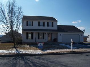 201 Cedar Run Dr, Douglassville, PA 19518
