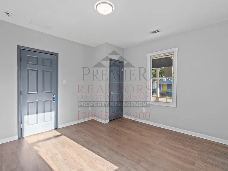 615 32nd St — Photo 12