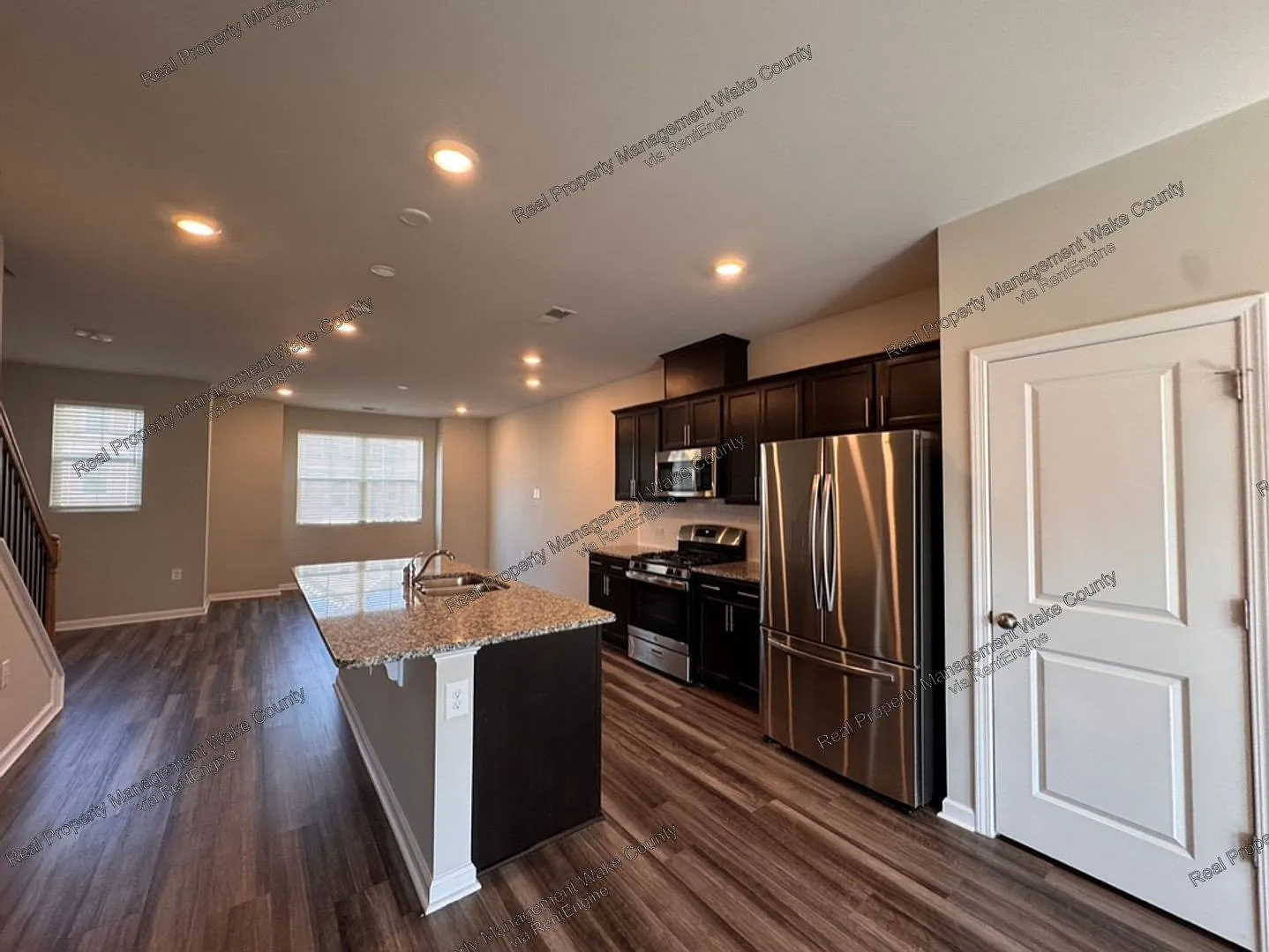 3 bed, 2.0 bath, 1924 sqft, $1,995 — Photo 3
